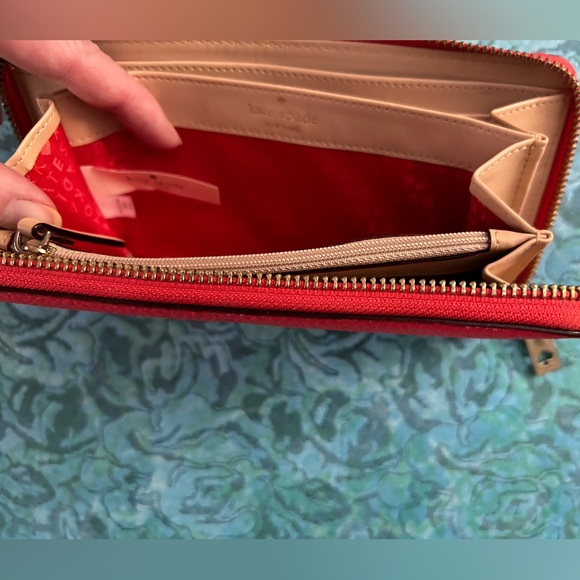 Kate Spade Grey Street Geranium Wallet - Picture 3 of 10